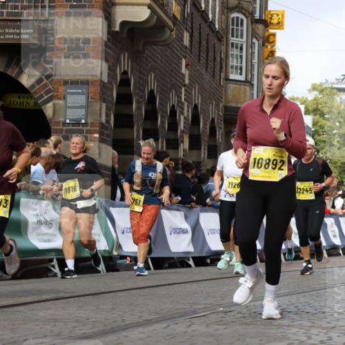 13.09.2026 - 21. swb-Marathon Bremen Strokosch-Dieckow http://msf.ph/oto/10371513 13.09.2026 11:01:22 Ziel 10093, 10367, 10368, 10428, 10639, 10753, 10892, 10964, 10965, 11049, 11116, 11247, 11359, 11428, 11540, 11681, 11682, 11728, 11850, 12085, 12116, 12241, 12428, 10181, 10251, 10497, 10560, 10647, 10648, 11324, 11459, 11467, 11550, 11551, 11666, 11788, 11798, 11969, 11970, 12047, 12062 meine-sportfotos.de