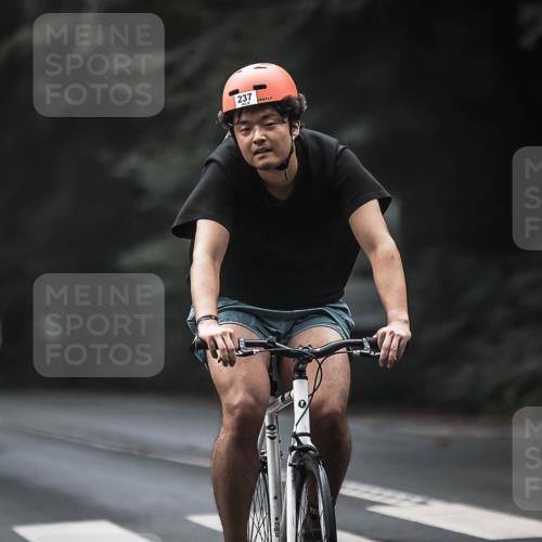13.09.2026 - Stadtparktriathlon H.Heesch http://msf.ph/oto/10371516 13.09.2026 10:21:17 Radfahren 237, 265, 331, 353, 358, 392 meine-sportfotos.de