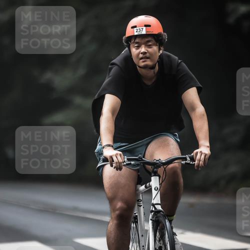 13.09.2026 - Stadtparktriathlon H.Heesch http://msf.ph/oto/10371523 13.09.2026 10:21:17 Radfahren 237, 265, 331, 353, 358, 392 meine-sportfotos.de