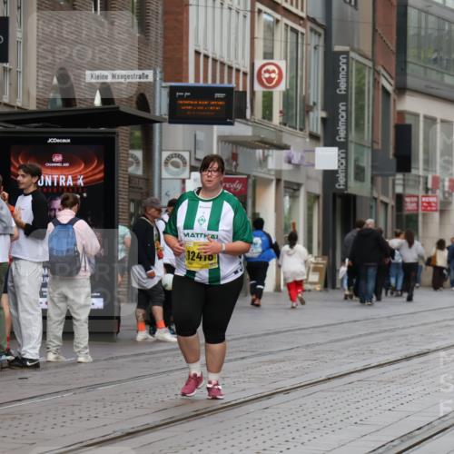 13.09.2026 - 21. swb-Marathon Bremen Strokosch-Dieckow http://msf.ph/oto/10371526 13.09.2026 11:32:19 Ziel 12416 meine-sportfotos.de