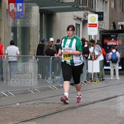 13.09.2026 - 21. swb-Marathon Bremen Strokosch-Dieckow http://msf.ph/oto/10371582 13.09.2026 11:32:24 Ziel 12416 meine-sportfotos.de