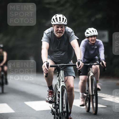 13.09.2026 - Stadtparktriathlon H.Heesch http://msf.ph/oto/10371612 13.09.2026 10:21:22 Radfahren 237, 265, 296, 331, 353, 358, 363, 392, 413 meine-sportfotos.de