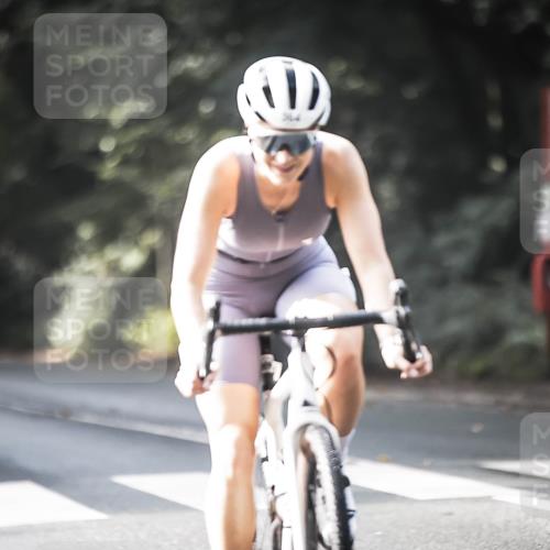 13.09.2026 - Stadtparktriathlon H.Heesch http://msf.ph/oto/10371670 13.09.2026 10:51:18 Radfahren 364, 534, 556 meine-sportfotos.de