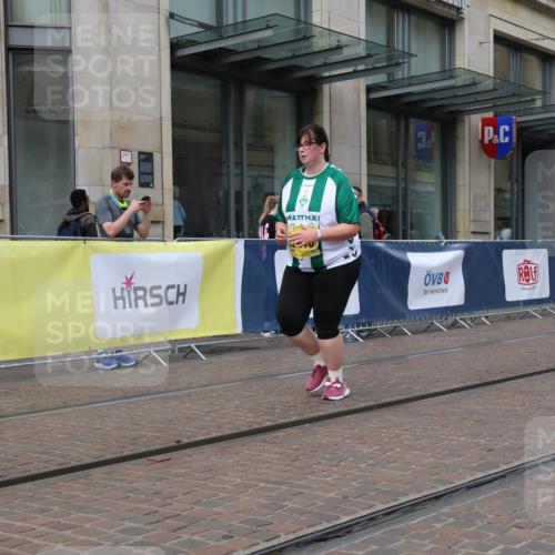 13.09.2026 - 21. swb-Marathon Bremen Strokosch-Dieckow http://msf.ph/oto/10371686 13.09.2026 11:32:29 Ziel 12416 meine-sportfotos.de