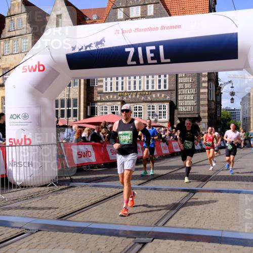 13.09.2026 - 21. swb-Marathon Bremen Tim E. http://msf.ph/oto/10371692 13.09.2026 13:09:01 Ziel 715, 3110, 3276, 3330, 4033, 5377, 6842, 6906, 7064, 7121, 8555, 9240, 9411, 9702, 9867, 9906 meine-sportfotos.de