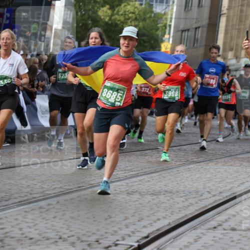 13.09.2026 - 21. swb-Marathon Bremen Strokosch-Dieckow http://msf.ph/oto/10371737 13.09.2026 13:36:45 Ziel 164, 372, 900, 1738, 1880, 2467, 2673, 2692, 2700, 2731, 2823, 3067, 3410, 3585, 3591, 4006, 4049, 4182, 4216, 4643, 4989, 5781, 6527, 6642, 6778, 7249, 7344, 7379, 7808, 7865, 8511, 8525, 8731, 8905, 8941, 9427, 9899, 10068, 10070, 13038, 551, 813, 843, 1641, 1849, 2241, 2275, 2930, 3122, 3541, 3635, 3787, 3874, 3909, 3998, 4261, 4335, 4410, 5236, 5355, 5447, 6056, 6269, 6408, 6966, 7046, 7398, 7445, 7640, 8034, 8498, 8685, 9331 meine-sportfotos.de