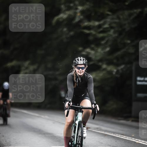 13.09.2026 - Stadtparktriathlon H.Heesch http://msf.ph/oto/10371769 13.09.2026 13:26:43 Radfahren 1321, 1329, 1374, 1380 meine-sportfotos.de
