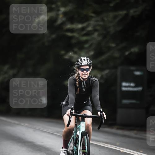 13.09.2026 - Stadtparktriathlon H.Heesch http://msf.ph/oto/10371777 13.09.2026 13:26:43 Radfahren 1321, 1329, 1374, 1380 meine-sportfotos.de