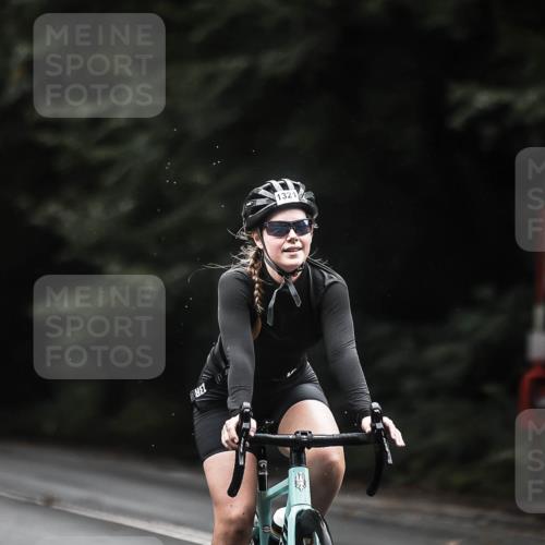 13.09.2026 - Stadtparktriathlon H.Heesch http://msf.ph/oto/10371795 13.09.2026 13:26:43 Radfahren 1321, 1329, 1374, 1380 meine-sportfotos.de
