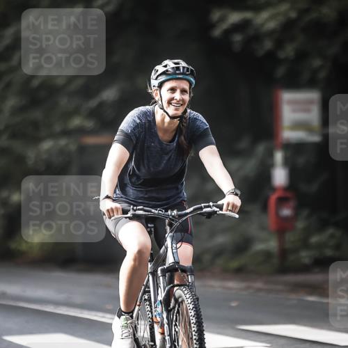 13.09.2026 - Stadtparktriathlon H.Heesch http://msf.ph/oto/10371814 13.09.2026 10:51:29 Radfahren 275, 357, 556 meine-sportfotos.de