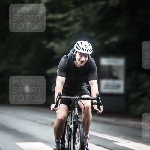 13.09.2026 - Stadtparktriathlon H.Heesch http://msf.ph/oto/10371817 13.09.2026 13:26:47 Radfahren 1321, 1329, 1374, 1380, 1438 meine-sportfotos.de