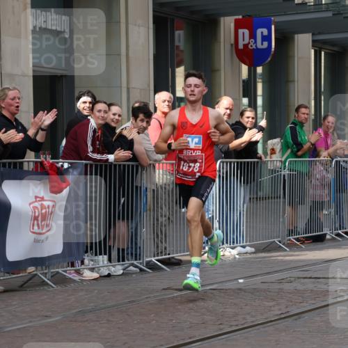 13.09.2026 - 21. swb-Marathon Bremen Strokosch-Dieckow http://msf.ph/oto/10371825 13.09.2026 12:08:53 Ziel 133, 1878 meine-sportfotos.de