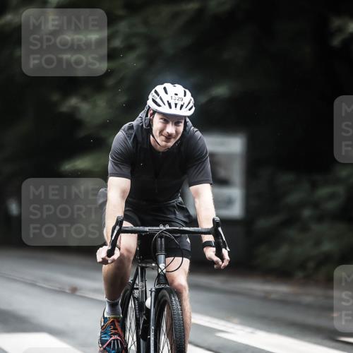 13.09.2026 - Stadtparktriathlon H.Heesch http://msf.ph/oto/10371830 13.09.2026 13:26:47 Radfahren 1321, 1329, 1374, 1380, 1438 meine-sportfotos.de