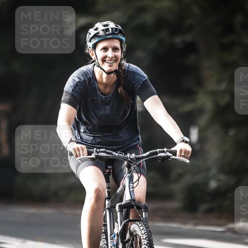 13.09.2026 - Stadtparktriathlon H.Heesch http://msf.ph/oto/10371832 13.09.2026 10:51:29 Radfahren 275, 357, 556 meine-sportfotos.de