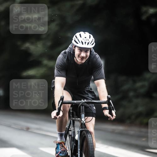 13.09.2026 - Stadtparktriathlon H.Heesch http://msf.ph/oto/10371838 13.09.2026 13:26:47 Radfahren 1321, 1329, 1374, 1380, 1438 meine-sportfotos.de