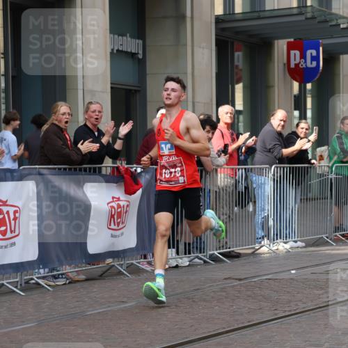 13.09.2026 - 21. swb-Marathon Bremen Strokosch-Dieckow http://msf.ph/oto/10371849 13.09.2026 12:08:53 Ziel 133, 1878 meine-sportfotos.de