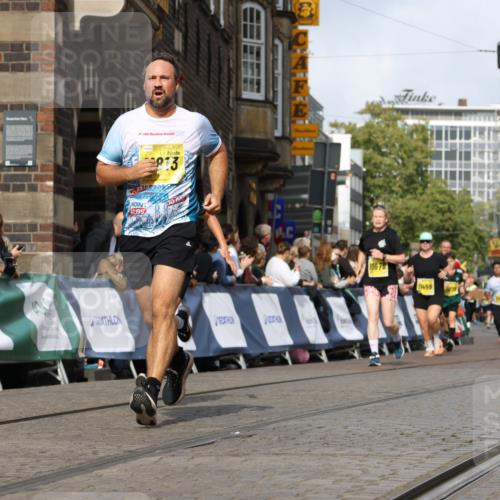 13.09.2026 - 21. swb-Marathon Bremen Strokosch-Dieckow http://msf.ph/oto/10371859 13.09.2026 11:01:26 Ziel 10093, 10428, 10639, 10753, 10892, 10964, 10965, 11049, 11116, 11260, 11306, 11428, 11540, 11681, 11682, 11728, 11751, 11816, 11850, 12085, 12116, 12241, 12245, 12283, 12390, 12391, 12428, 10181, 10251, 10332, 10497, 10560, 11075, 11150, 11305, 11324, 11467, 11550, 11551, 11666, 11788, 11798, 11985, 11986, 12047 meine-sportfotos.de