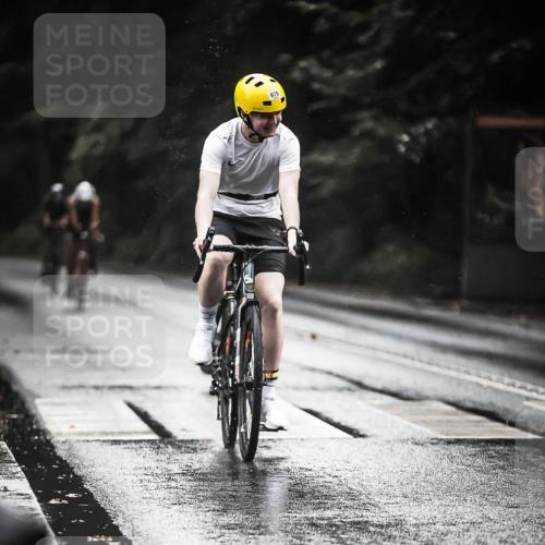 13.09.2026 - Stadtparktriathlon H.Heesch http://msf.ph/oto/10371867 13.09.2026 12:07:25 Radfahren 838, 917, 975, 978, 1031 meine-sportfotos.de