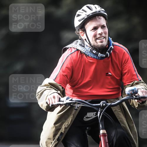 13.09.2026 - Stadtparktriathlon H.Heesch http://msf.ph/oto/10371870 13.09.2026 10:51:36 Radfahren 275, 499, 563 meine-sportfotos.de