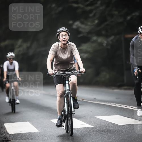 13.09.2026 - Stadtparktriathlon H.Heesch http://msf.ph/oto/10371898 13.09.2026 10:21:35 Radfahren 220, 239, 268, 294, 303, 304, 321, 326, 401, 410 meine-sportfotos.de
