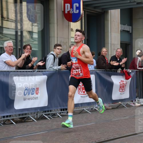 13.09.2026 - 21. swb-Marathon Bremen Strokosch-Dieckow http://msf.ph/oto/10371902 13.09.2026 12:08:54 Ziel 133, 1878 meine-sportfotos.de