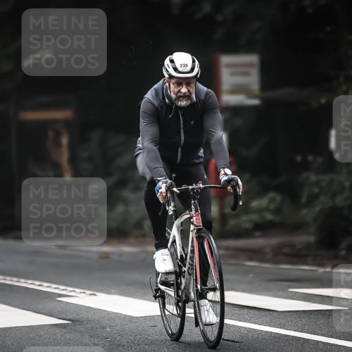 13.09.2026 - Stadtparktriathlon H.Heesch http://msf.ph/oto/10371905 13.09.2026 10:21:35 Radfahren 220, 239, 268, 294, 303, 304, 321, 326, 401, 410 meine-sportfotos.de