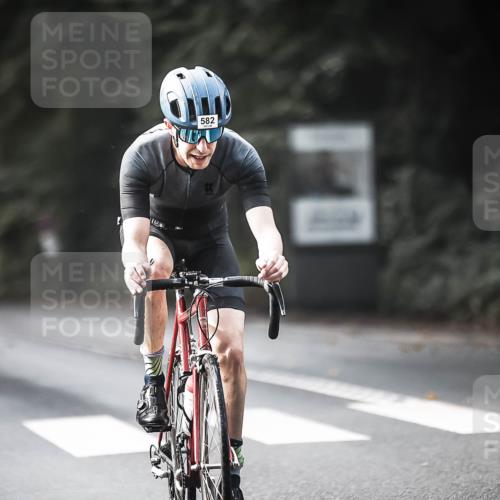 13.09.2026 - Stadtparktriathlon H.Heesch http://msf.ph/oto/10372025 13.09.2026 10:51:45 Radfahren 483, 563, 582 meine-sportfotos.de