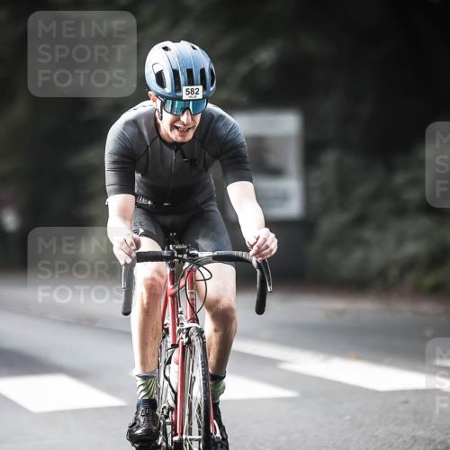13.09.2026 - Stadtparktriathlon H.Heesch http://msf.ph/oto/10372034 13.09.2026 10:51:45 Radfahren 483, 563, 582 meine-sportfotos.de