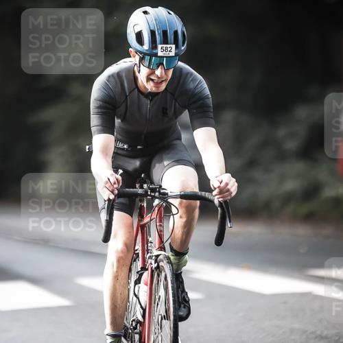 13.09.2026 - Stadtparktriathlon H.Heesch http://msf.ph/oto/10372045 13.09.2026 10:51:45 Radfahren 483, 563, 582 meine-sportfotos.de