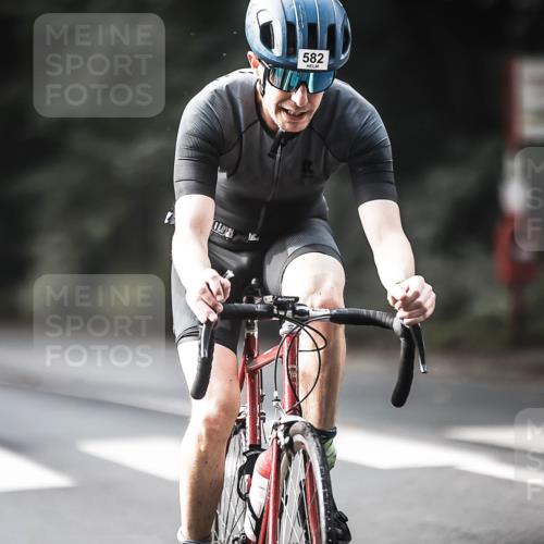 13.09.2026 - Stadtparktriathlon H.Heesch http://msf.ph/oto/10372060 13.09.2026 10:51:45 Radfahren 483, 563, 582 meine-sportfotos.de