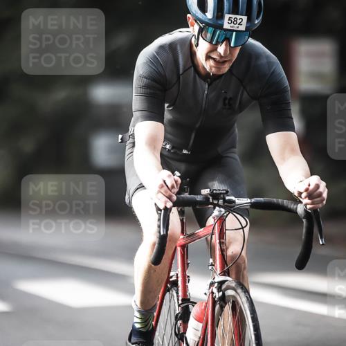 13.09.2026 - Stadtparktriathlon H.Heesch http://msf.ph/oto/10372066 13.09.2026 10:51:45 Radfahren 483, 563, 582 meine-sportfotos.de