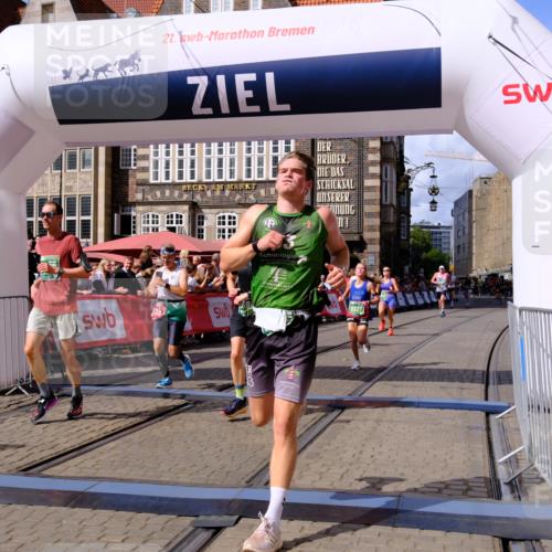 13.09.2026 - 21. swb-Marathon Bremen Tim E. http://msf.ph/oto/10372128 13.09.2026 13:09:14 Ziel 1925, 2287, 3110, 3330, 4384, 5517, 5636, 5696, 6906, 7262, 8120, 9240, 9411, 9867, 9906, 9911 meine-sportfotos.de