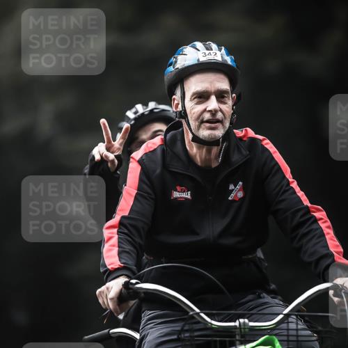 13.09.2026 - Stadtparktriathlon H.Heesch http://msf.ph/oto/10372150 13.09.2026 10:21:52 Radfahren 214, 234, 271, 332, 342, 371, 422 meine-sportfotos.de