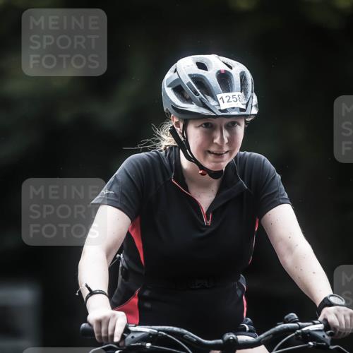 13.09.2026 - Stadtparktriathlon H.Heesch http://msf.ph/oto/10372154 13.09.2026 13:27:16 Radfahren 1258, 1352, 1363, 1409, 1468, 1477, 1497, 1530 meine-sportfotos.de