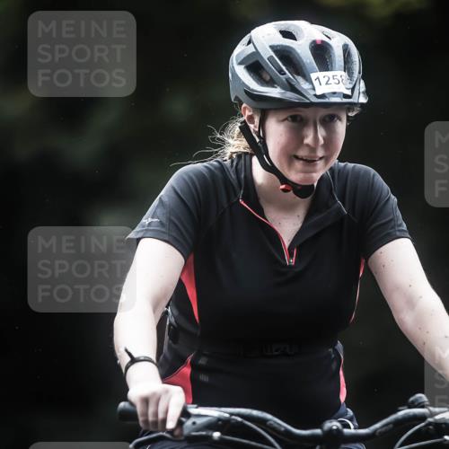 13.09.2026 - Stadtparktriathlon H.Heesch http://msf.ph/oto/10372162 13.09.2026 13:27:16 Radfahren 1258, 1352, 1363, 1409, 1468, 1477, 1497, 1530 meine-sportfotos.de