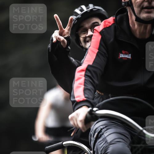 13.09.2026 - Stadtparktriathlon H.Heesch http://msf.ph/oto/10372169 13.09.2026 10:21:53 Radfahren 214, 234, 271, 332, 342, 371, 422 meine-sportfotos.de