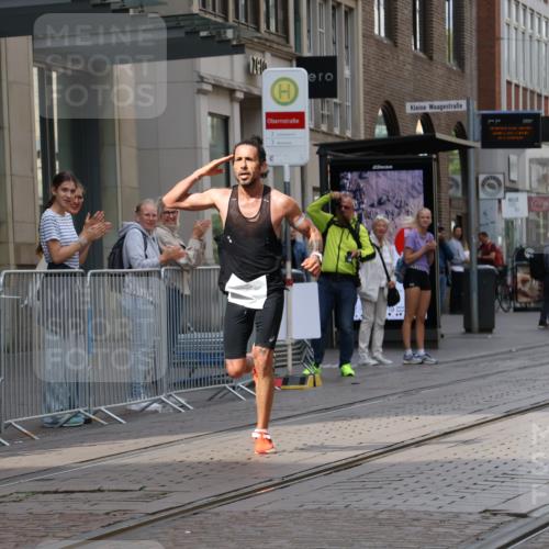 13.09.2026 - 21. swb-Marathon Bremen Strokosch-Dieckow http://msf.ph/oto/10372204 13.09.2026 12:17:09 Ziel 1109 meine-sportfotos.de