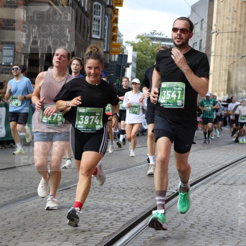 13.09.2026 - 21. swb-Marathon Bremen Strokosch-Dieckow http://msf.ph/oto/10372214 13.09.2026 13:36:51 Ziel 164, 372, 900, 1738, 1880, 2467, 2673, 2692, 2700, 2731, 2819, 2823, 3067, 3410, 3585, 3815, 4006, 4049, 4050, 4182, 4216, 4304, 4414, 4676, 5061, 5656, 5781, 6340, 6516, 6527, 6568, 7039, 7249, 7344, 7656, 7765, 7808, 8525, 8723, 8790, 8905, 9427, 9776, 9899, 10068, 10070, 950, 1285, 1641, 1849, 1991, 2241, 2930, 3122, 3787, 3909, 4261, 4410, 4448, 5236, 5355, 6056, 6269, 6408, 6431, 6629, 6961, 7046, 7398, 7445, 7937, 8034, 9331 meine-sportfotos.de