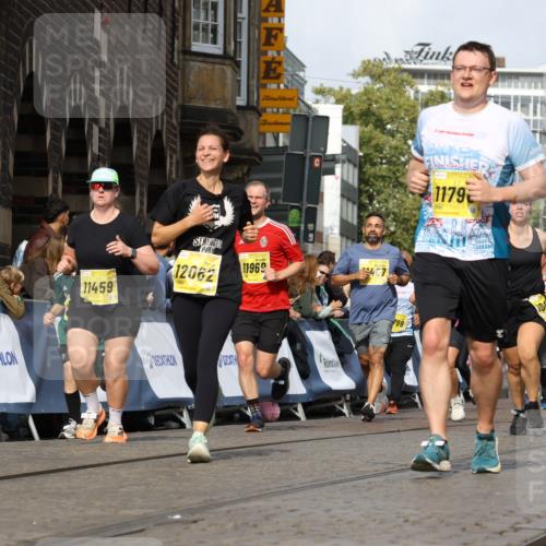 13.09.2026 - 21. swb-Marathon Bremen Strokosch-Dieckow http://msf.ph/oto/10372232 13.09.2026 11:01:31 Ziel 10428, 10639, 10892, 10964, 10965, 11049, 11116, 11260, 11306, 11428, 11681, 11682, 11751, 11813, 11816, 11850, 12085, 12241, 12245, 12283, 12390, 12391, 10251, 10332, 10497, 11075, 11150, 11305, 11324, 11479, 11486, 11668, 11747, 11985, 11986 meine-sportfotos.de