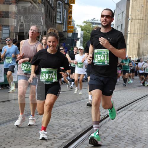13.09.2026 - 21. swb-Marathon Bremen Strokosch-Dieckow http://msf.ph/oto/10372262 13.09.2026 13:36:52 Ziel 164, 372, 900, 1738, 1880, 2467, 2673, 2692, 2700, 2731, 2819, 2823, 3067, 3410, 3585, 3815, 4006, 4049, 4050, 4182, 4216, 4304, 4414, 4676, 5061, 5656, 5781, 6280, 6340, 6516, 6527, 6568, 7039, 7237, 7249, 7344, 7656, 7765, 7808, 8525, 8723, 8790, 8905, 9427, 9776, 9899, 10068, 10070, 950, 1285, 1641, 1849, 1991, 2241, 2531, 2930, 3122, 3732, 3787, 3894, 3909, 4261, 4410, 4448, 5355, 6056, 6269, 6431, 6629, 6961, 7006, 7046, 7398, 7445, 7937, 8034, 9331 meine-sportfotos.de
