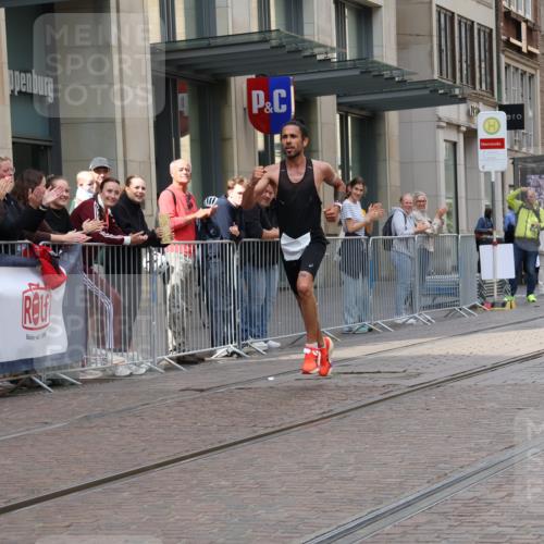 13.09.2026 - 21. swb-Marathon Bremen Strokosch-Dieckow http://msf.ph/oto/10372290 13.09.2026 12:17:10 Ziel 1109 meine-sportfotos.de