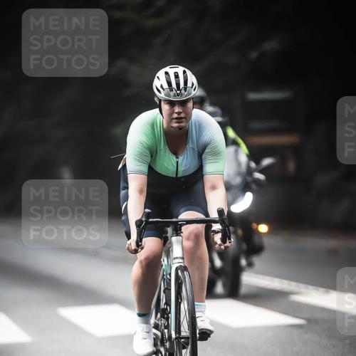 13.09.2026 - Stadtparktriathlon H.Heesch http://msf.ph/oto/10372339 13.09.2026 10:22:04 Radfahren 252, 371, 449 meine-sportfotos.de