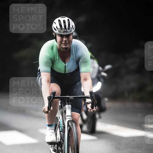 13.09.2026 - Stadtparktriathlon H.Heesch http://msf.ph/oto/10372355 13.09.2026 10:22:04 Radfahren 252, 371, 449 meine-sportfotos.de