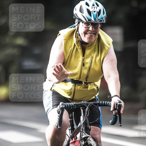 13.09.2026 - Stadtparktriathlon H.Heesch http://msf.ph/oto/10372365 13.09.2026 10:52:03 Radfahren 456, 482, 544, 777 meine-sportfotos.de