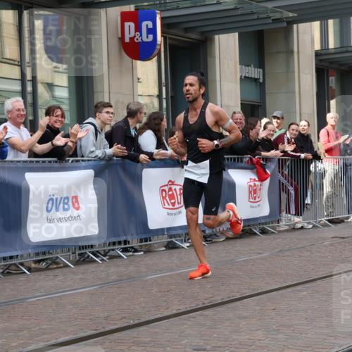 13.09.2026 - 21. swb-Marathon Bremen Strokosch-Dieckow http://msf.ph/oto/10372389 13.09.2026 12:17:12 Ziel 1109 meine-sportfotos.de