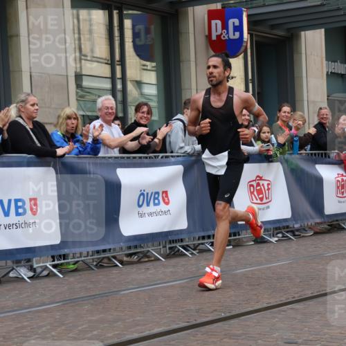 13.09.2026 - 21. swb-Marathon Bremen Strokosch-Dieckow http://msf.ph/oto/10372406 13.09.2026 12:17:12 Ziel 1109 meine-sportfotos.de