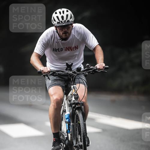 13.09.2026 - Stadtparktriathlon H.Heesch http://msf.ph/oto/10372416 13.09.2026 10:22:10 Radfahren 252, 366, 449 meine-sportfotos.de