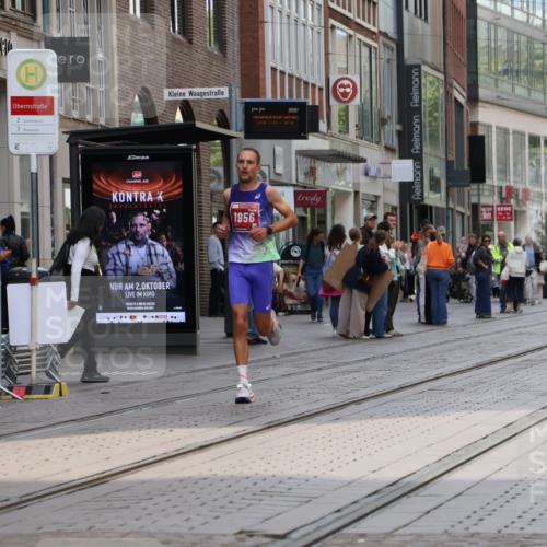 13.09.2026 - 21. swb-Marathon Bremen Strokosch-Dieckow http://msf.ph/oto/10372429 13.09.2026 12:17:52 Ziel 1956 meine-sportfotos.de