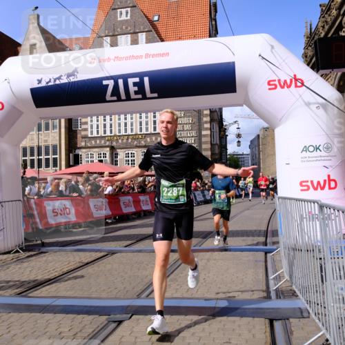 13.09.2026 - 21. swb-Marathon Bremen Tim E. http://msf.ph/oto/10372442 13.09.2026 13:09:25 Ziel 1241, 1925, 2287, 2291, 2909, 4384, 4898, 5383, 5636, 7262, 8120, 8830, 9904, 10044 meine-sportfotos.de