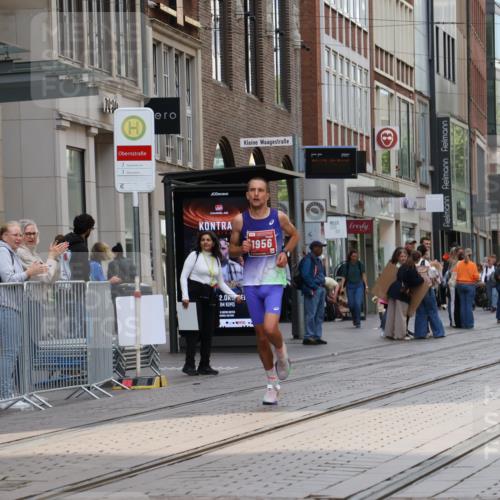 13.09.2026 - 21. swb-Marathon Bremen Strokosch-Dieckow http://msf.ph/oto/10372452 13.09.2026 12:17:53 Ziel 1956 meine-sportfotos.de